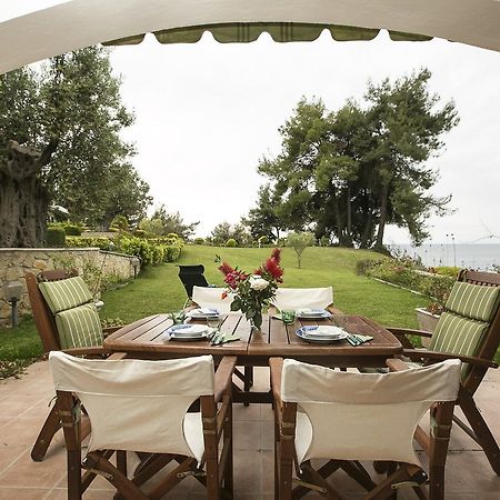 Blue Crab, Beachfront House In Kalandra #Feelslikehome Hanioti Buitenkant foto