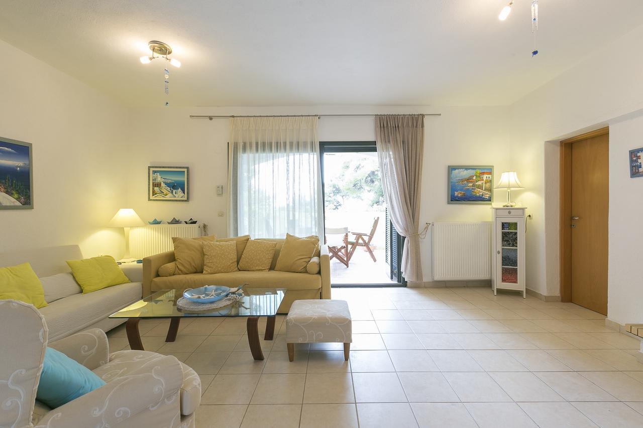 Blue Crab, Beachfront House In Kalandra #Feelslikehome Hanioti Buitenkant foto